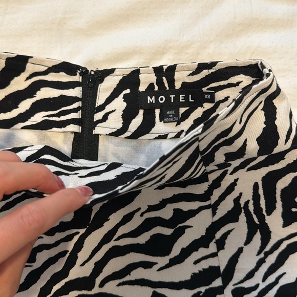 Motel Rocks Skirt - Picture 2 of 4